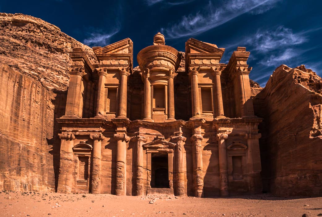 Petra Jordan: Keindahan Eksotis yang Harus Masuk Daftar Liburanmu
