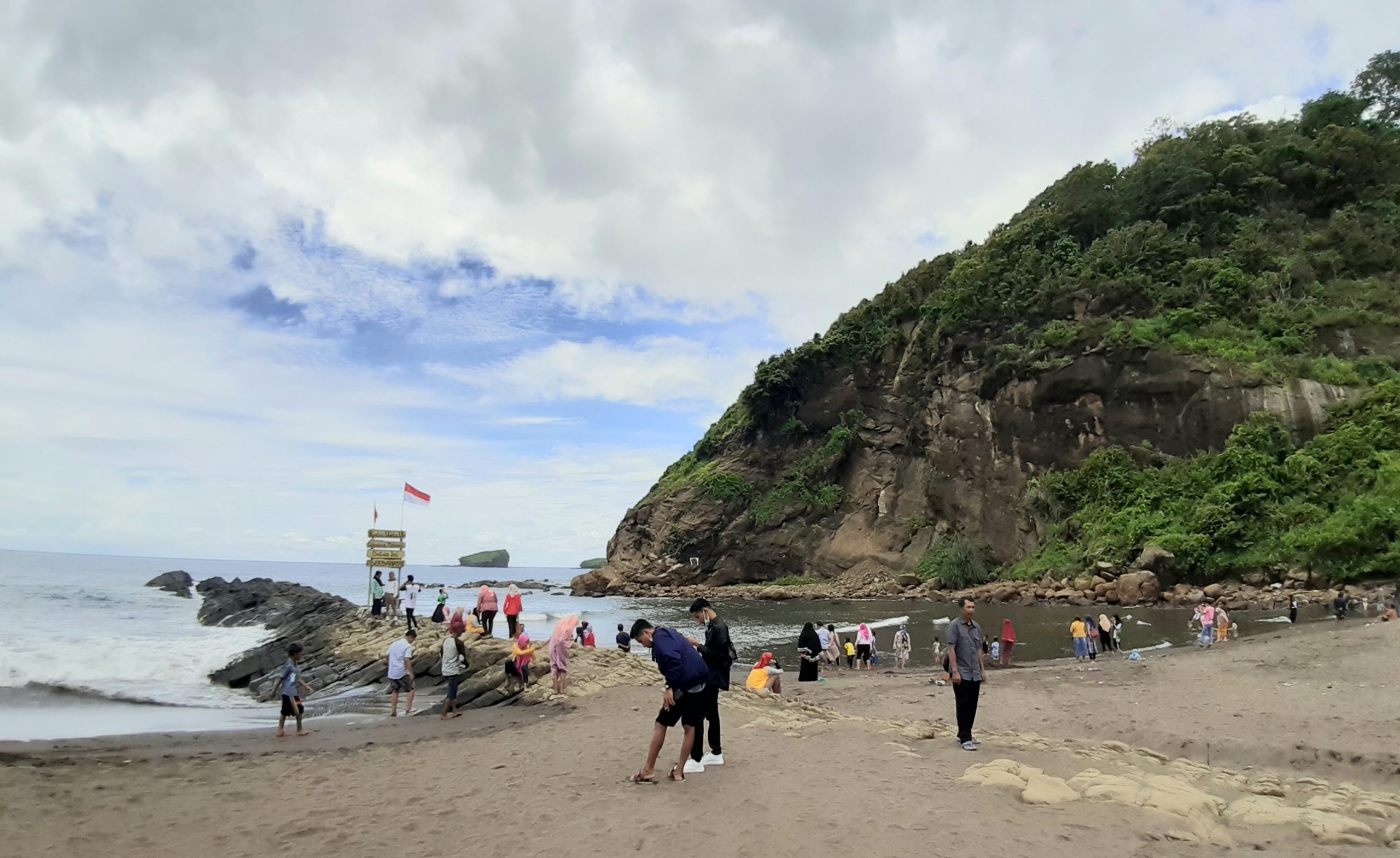 Pantai Watu Ulo