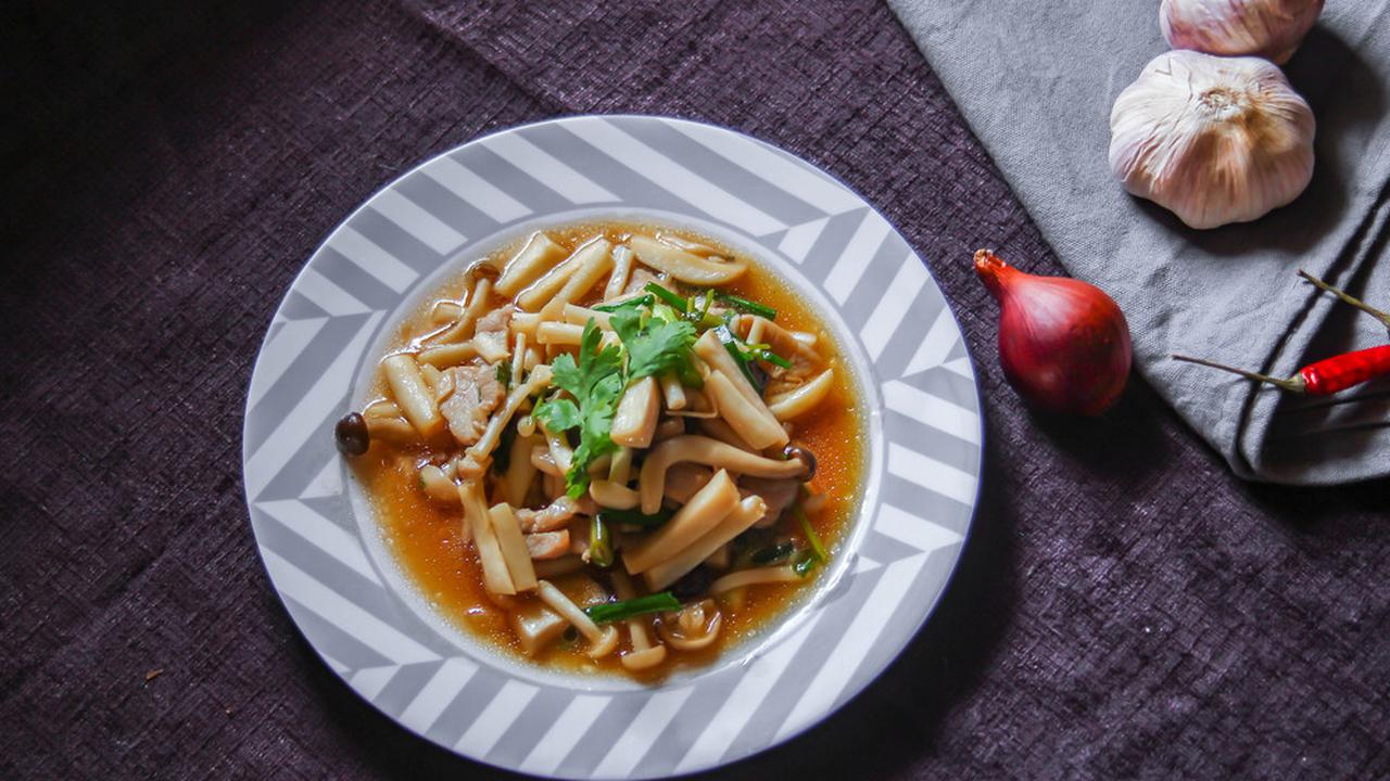 Tips Penyajian agar Tumis Jamur Terlihat Lebih Premium