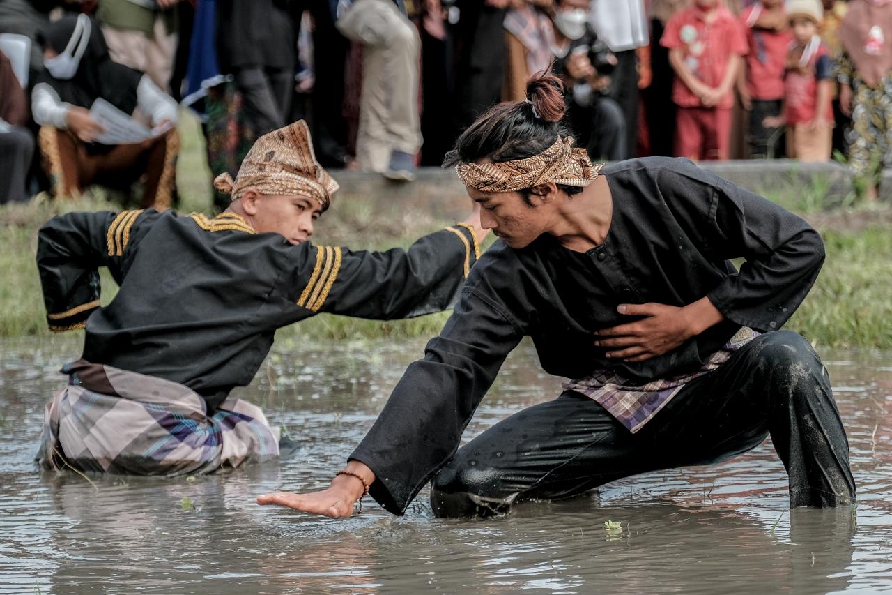 Akar Sejarah dan Filosofi Alam Takambang Jadi Guru Silek Minang