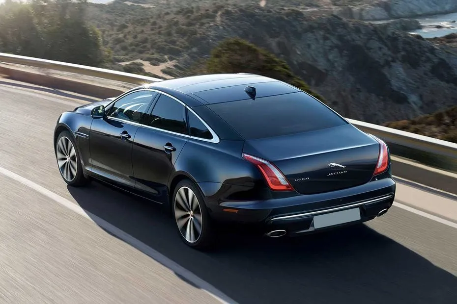 DNA Desain Jaguar XJ yang Menolak Tua