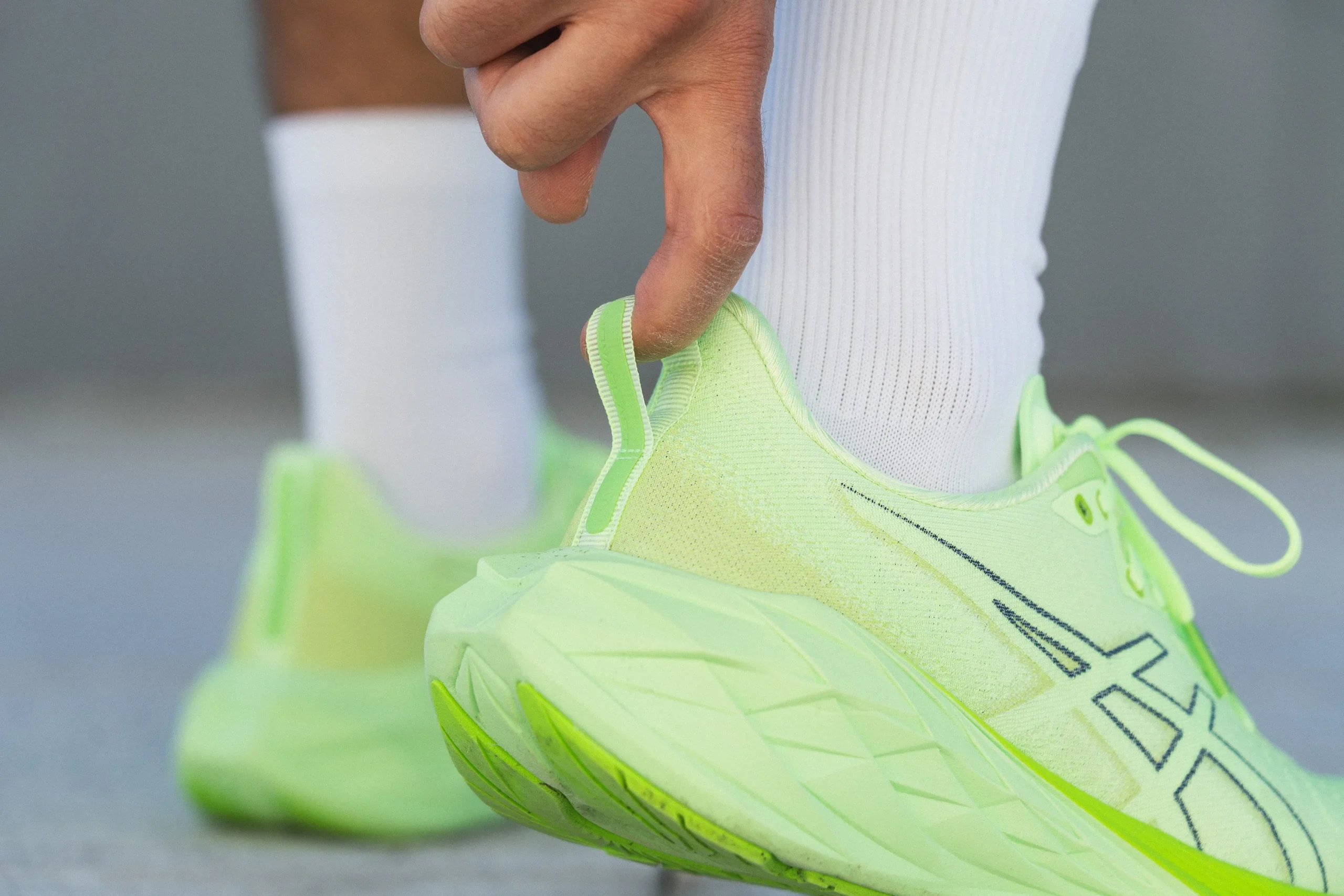 Desain Modern asics yang Tetap Fungsional